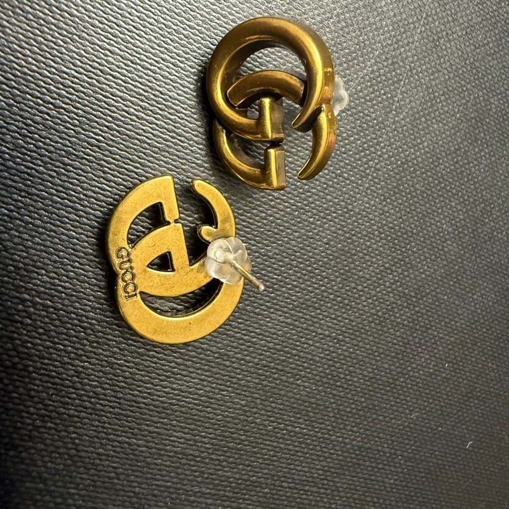 Brand new with box  Gucci Gold Interlocking studs Earrings - Picture 2 of 2